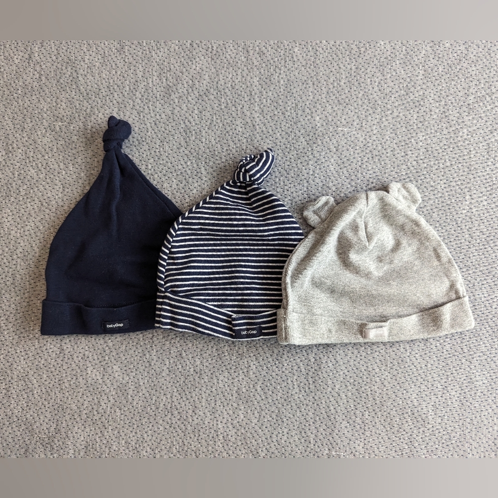 *FREE WITH ANY BUNDLE* Lot of 3 baby hats